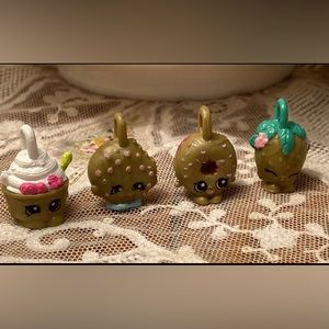 Shopkins CHARM Lot Gold Metallic Ultra Rare D’lish, Yo-Chi, Stawberry Kiss,Kooky